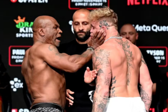 Mike Tyson dá tapa no rosto de Jake Paul em pesagem cerimonial