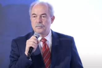 Mercadante assume o compromisso de recuperar o Museu Nacional, no Rio de Janeiro