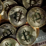 Bitcoin ultrapassa US mil pela primeira vez