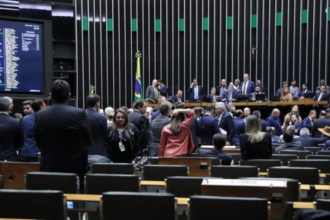 Oposição a Lula se divide em relação à PEC que acaba com escala 6×1