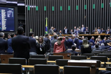 Oposição a Lula se divide em relação à PEC que acaba com escala 6×1