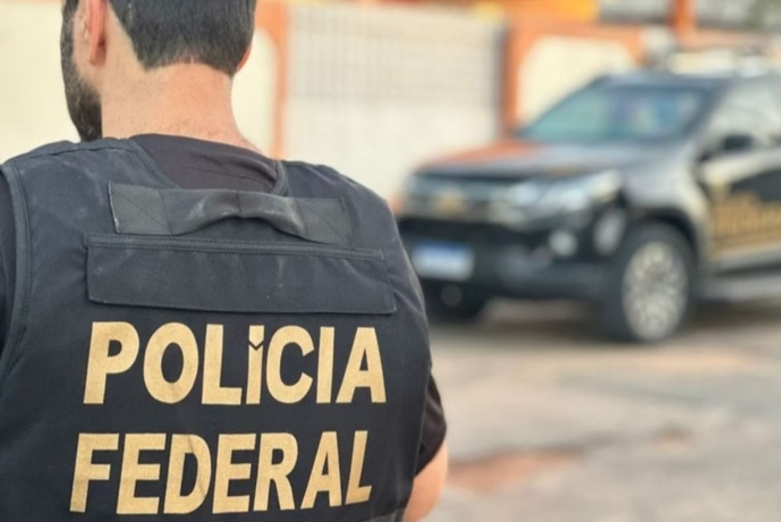 Operação policial busca prender ex-motorista da socialite Regina Lemos