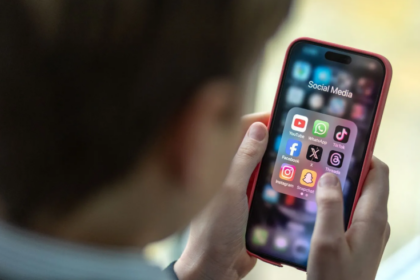 Austrália aprova lei inédita no mundo para proibir redes sociais a menores de 16