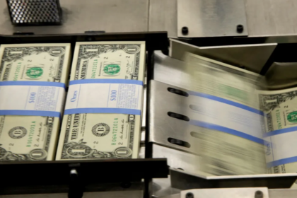 Dólar bate R$ 6 pela 1ª vez na história com pacote fiscal e isenção do IR; bolsa cai