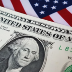 Dólar bate novo recorde e fecha em R$ 6 pela 1ª vez na história