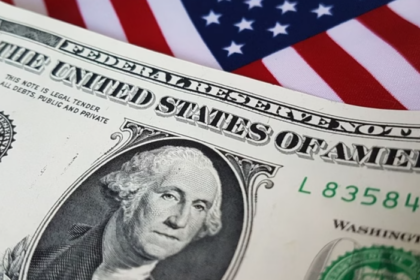 Dólar bate novo recorde e fecha em R$ 6 pela 1ª vez na história