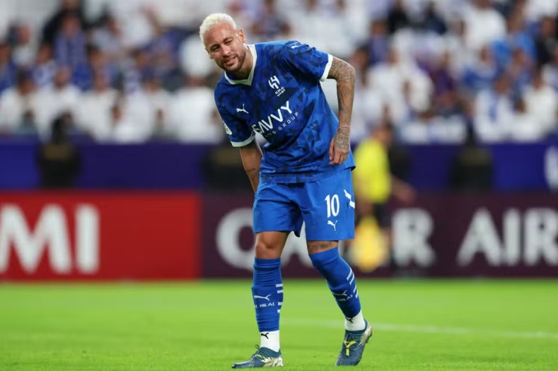Neymar Jr se lesiona novamente, durante jogo do Al-Hilal na Champions League da Ásia