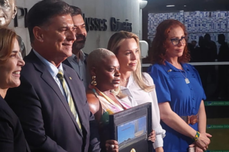 Rapper Jojo Todynho visita Câmara dos Deputados e manda recado