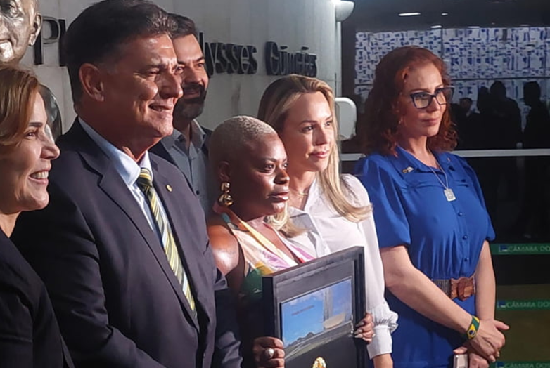 Rapper Jojo Todynho visita Câmara dos Deputados e manda recado