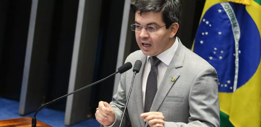 Randolfe Rodrigues confirma incômodo de parlamentares após decisão do STF sobre emendas Randolfe Rodrigues confirma incômodo de parlamentares após decisão do STF sobre emendas