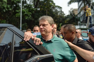 Tarcísio admite “ajustes” na PM, mas nega enfraquecimento de Derrite