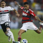 Jogador do Flamengo pede para ser negociado e pode ser vendido após proposta do Pumas