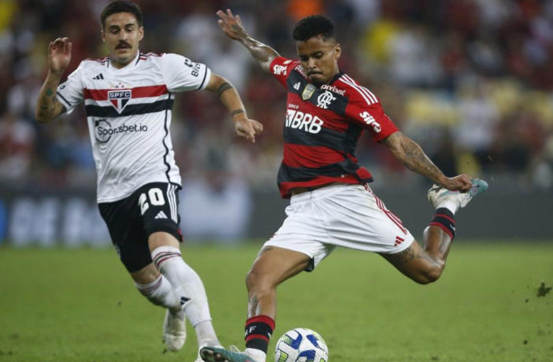 Jogador do Flamengo pede para ser negociado e pode ser vendido após proposta do Pumas
