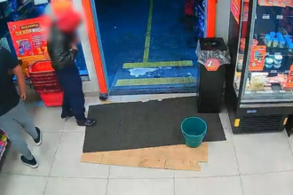 PM que matou jovem negro com 11 tiros em supermercado de SP é preso