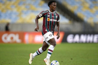 Flamengo surpreende e decide contratar badalado jogador do Fluminense para o Super Mundial
