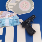 Homem é preso no Setor Sul com notas falsas e simulacro de pistola após agredir companheira