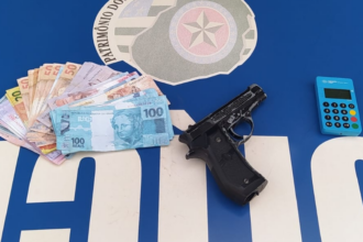 Homem é preso no Setor Sul com notas falsas e simulacro de pistola após agredir companheira