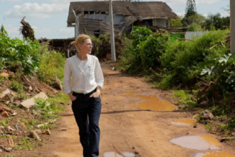 Cate Blanchett visita cidades afetadas pelas enchentes no RS em missão da ONU