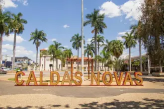 Prefeito de Caldas Novas sanciona lei que institui “taxa de turismo”