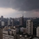 Tempestade em SP: Alagamentos, Carros Ilhados e Queda de Energia na Grande São Paulo