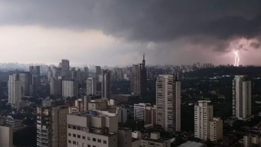 Tempestade em SP: Alagamentos, Carros Ilhados e Queda de Energia na Grande São Paulo