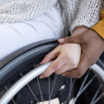 BPC: quem precisa de cuidador pode ganhar acréscimo de 25% no benefício, prevê projeto