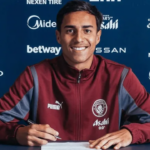 Manchester City anuncia contratação de Vitor Reis, zagueiro do Palmeiras