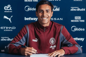 Manchester City anuncia contratação de Vitor Reis, zagueiro do Palmeiras