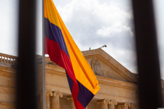 Colômbia Envia Aviões para Repatriar Imigrantes Após Impasse com os EUA