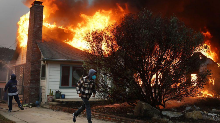 Como Los Angeles Está Combatendo o Pior Incêndio da Sua História Como Los Angeles Está Combatendo o Pior Incêndio da Sua História