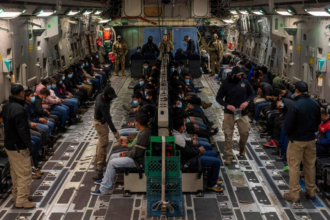 Entenda o Impasse sobre a Deportação de Brasileiros Algemados pelos EUA