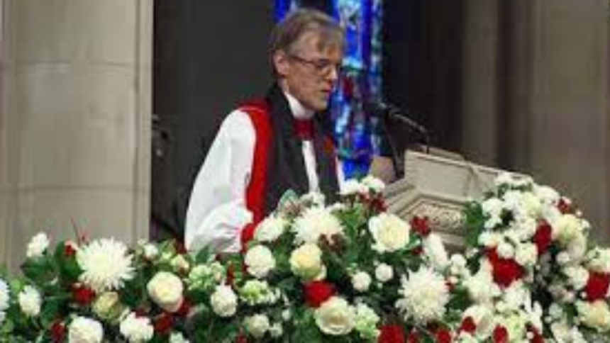 Quem é a Bispa que Pediu Misericórdia a Trump por Imigrantes e LGBT+