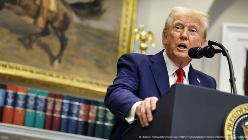 Trump Ordena Congelamento de Gastos Federais e Causa Repercussão nos EUA Trump Ordena Congelamento de Gastos Federais e Causa Repercussão nos EUA