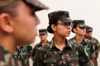 Forças Armadas iniciam alistamento militar feminino
