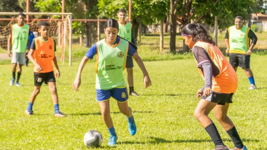 Prefeitura de Goianésia inicia atividades das escolinhas de futebol no Centro Desportivo