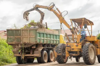Prefeitura realiza Mutirão de Limpeza no Residencial Colina Park