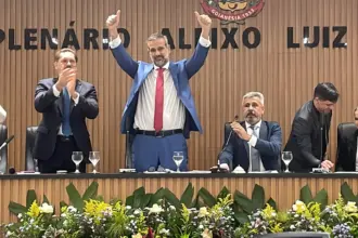 Renato de Castro e Luciana Naves tomam posse em Goianésia, como prefeito e vice