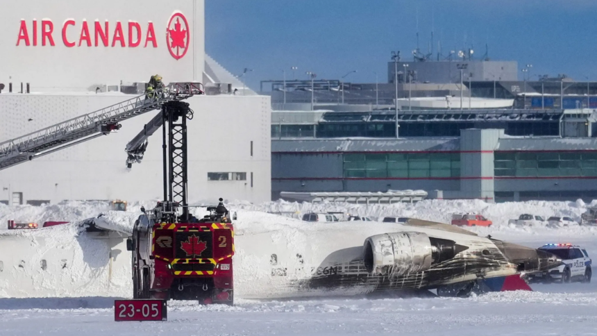 Acidente aéreo no Canadá: avião capota durante pouso em Toronto e deixa 18 feridos