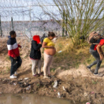 Imigrantes Grávidas nos EUA: O Medo do Limbo Legal e os Desafios da Maternidade