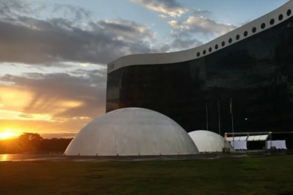 Lei da Ficha Limpa: Como a Legislação Impactou a Política Brasileira nos Últimos 10 Anos