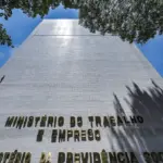 Nova regra exige que empresas avaliem riscos à saúde mental no trabalho a partir de maio