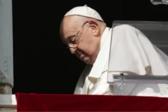 Papa Francisco Diagnosticado com Pneumonia Bilateral: Estado de Saúde e Implicações