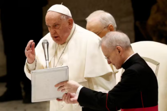 Papa Francisco enfrenta resistência ao tentar cortar gastos no orçamento do Vaticano