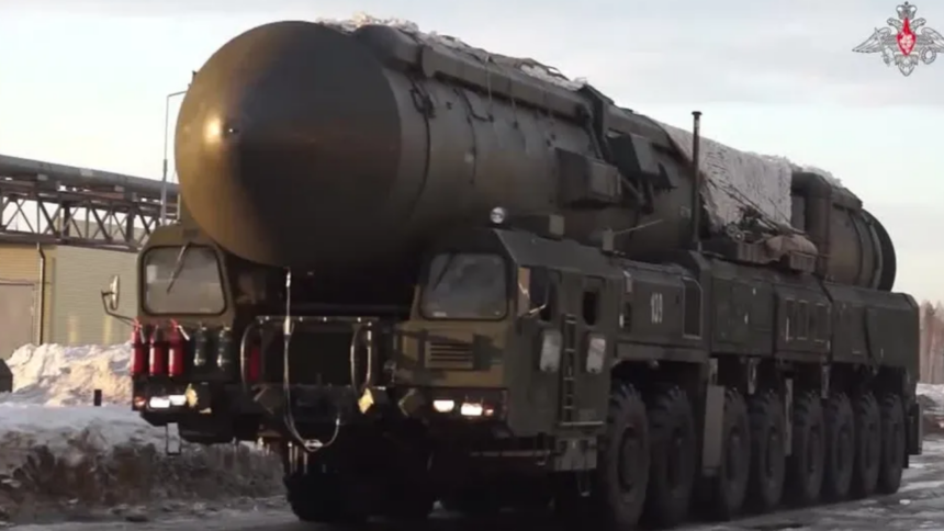 Rússia realiza exercícios militares com míssil balístico intercontinental