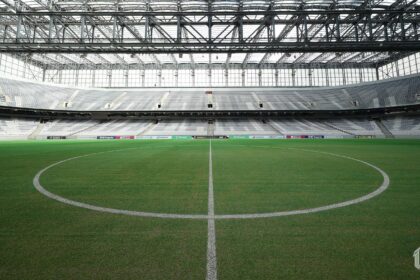 Sintético ou natural: o que está em debate em relação aos tipos de gramado utilizados no futebol?