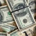 Dólar fecha em alta após anúncio de tarifas de Trump