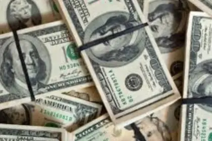 Dólar fecha em alta após anúncio de tarifas de Trump