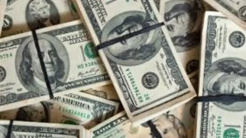 Dólar fecha em alta após anúncio de tarifas de Trump