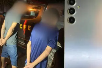 Dupla é detida com aparelho celular furtado no Bairro Nova Aurora