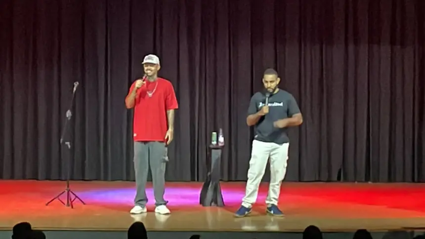 Espetáculo Gênios Siameses é realizado no Centro Cultural de Goianésia Espetáculo Gênios Siameses é realizado no Centro Cultural de Goianésia